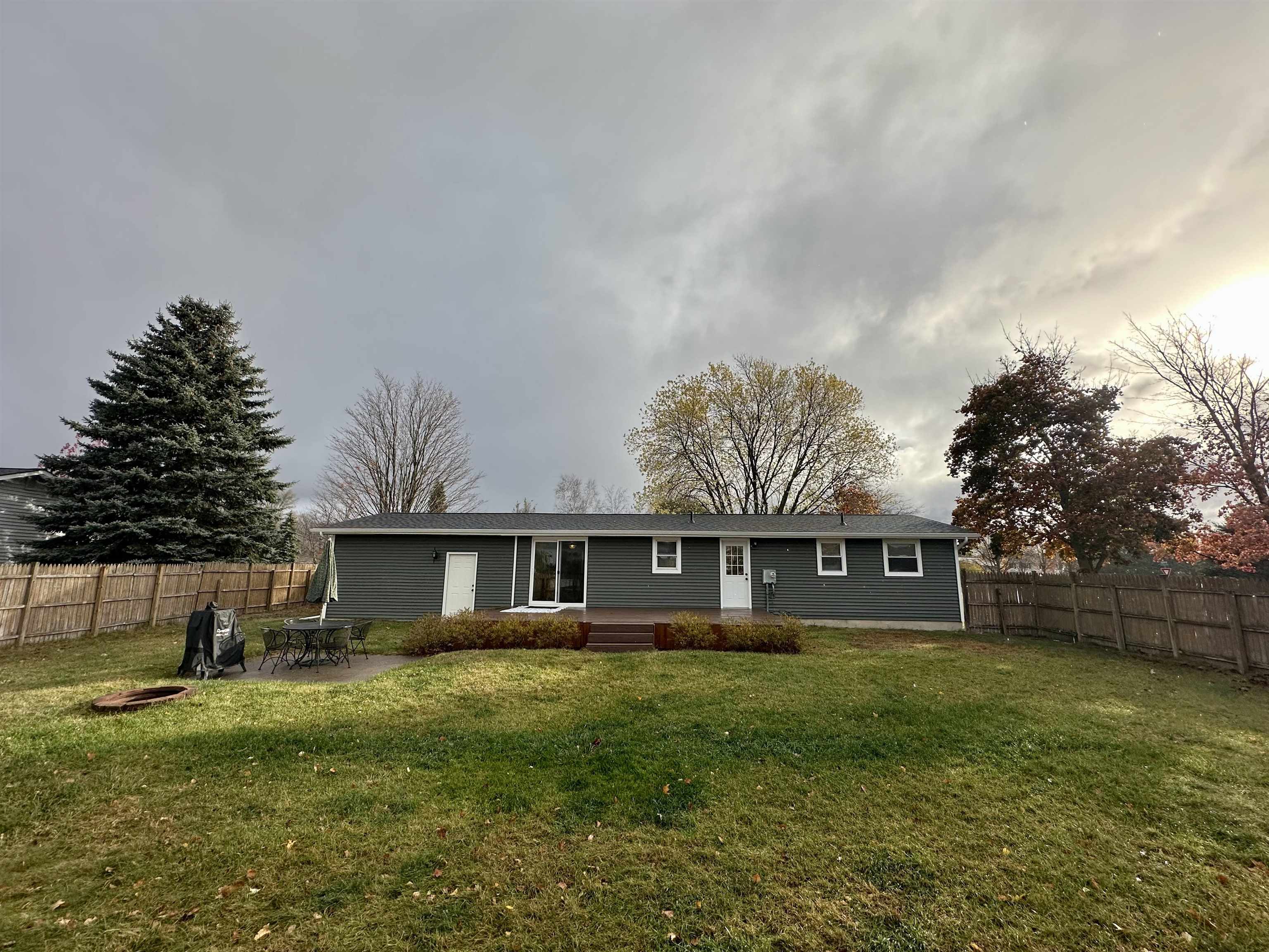 1908 Radcliff Road Traverse City, MI 49685 - Photo 5 of 41