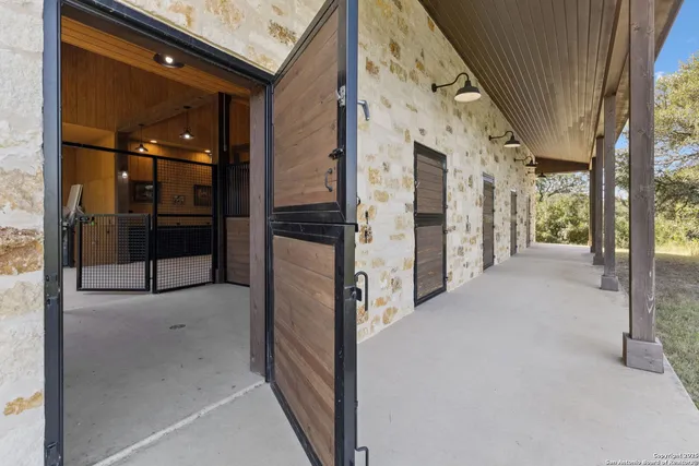 $17,100,000 | 27285 Toutant Beauregard Road, Boerne, TX 78006