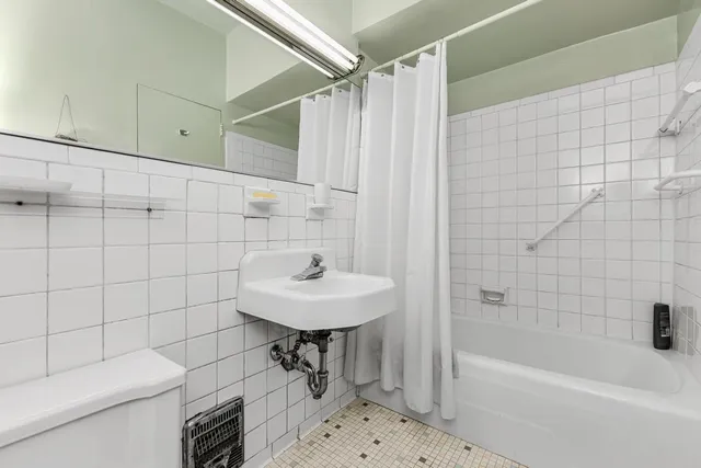 $1,195,000 | 301 East 48th Street, Unit 17F | Midtown East