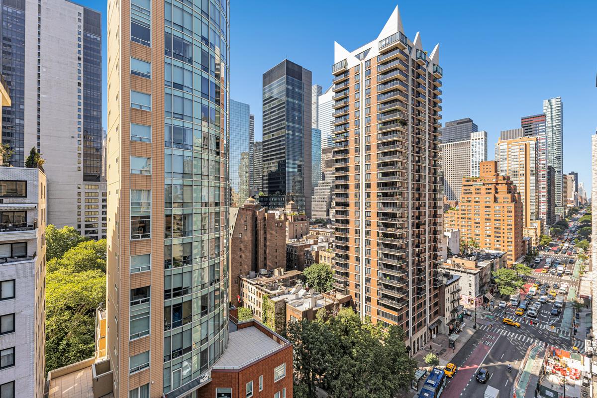 301 East 48th Street, Unit 17F Manhattan, NY 10017 - Photo 16 of 17