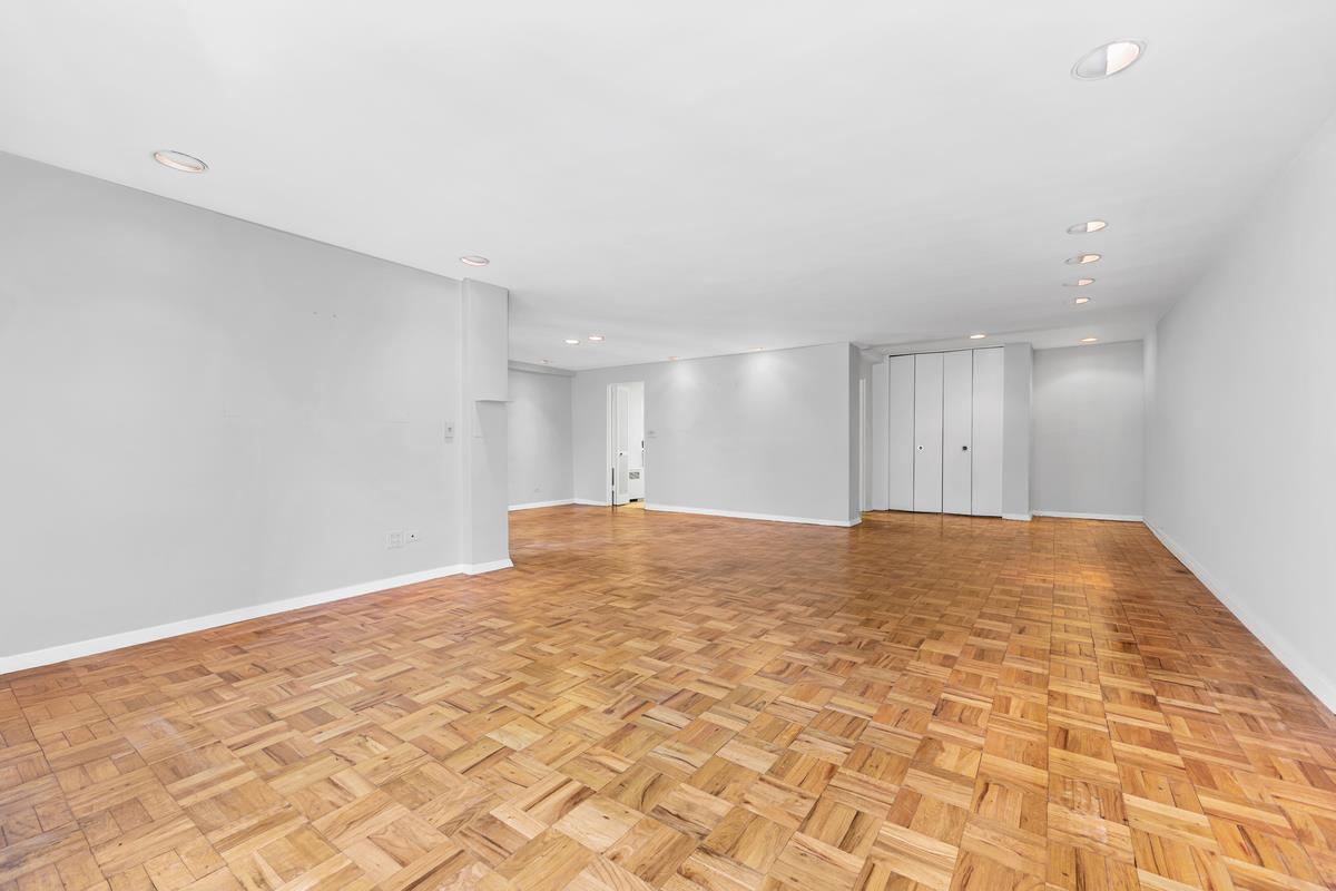 301 East 48th Street, Unit 17F Manhattan, NY 10017 - Photo 3 of 17