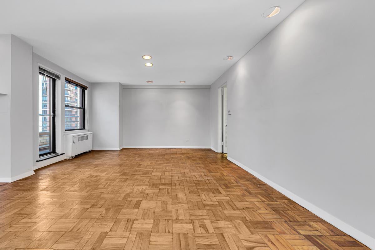 301 East 48th Street, Unit 17F Manhattan, NY 10017 - Photo 5 of 17