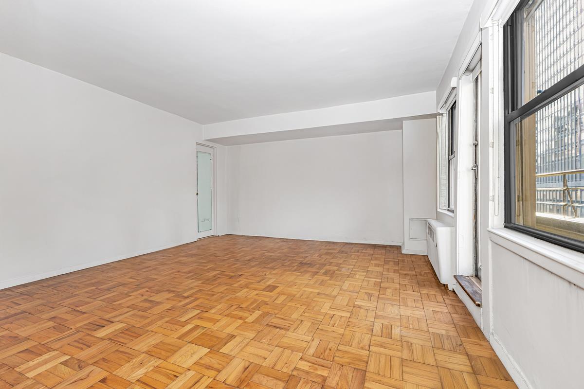 301 East 48th Street, Unit 17F Manhattan, NY 10017 - Photo 7 of 17