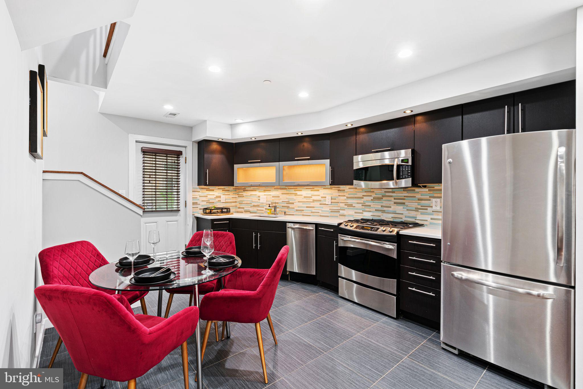 444 Poplar Street Philadelphia, PA 19123 - Photo 2 of 39