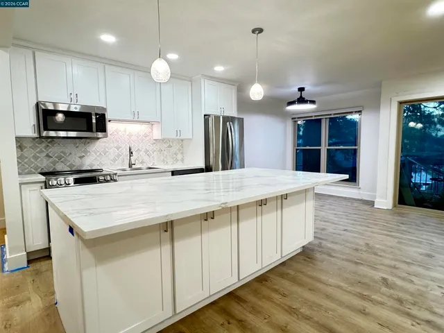 $3,500 | 2083-2083 Ascot Drive, Moraga, CA 94556