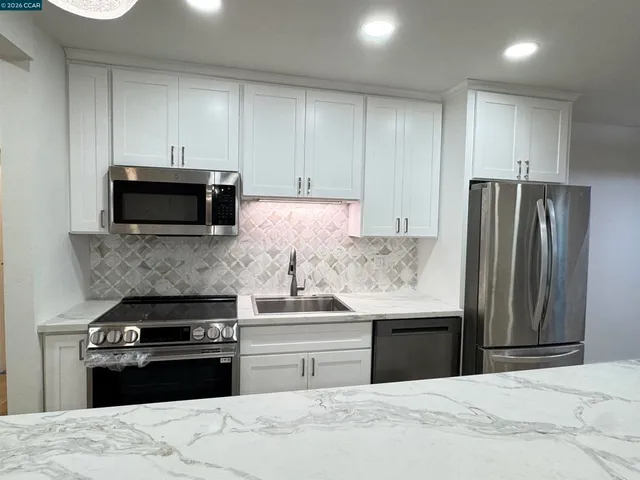 $3,500 | 2083-2083 Ascot Drive, Moraga, CA 94556