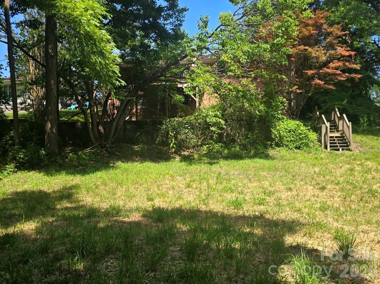 629 Willow Road Hendersonville, NC 28739 - Photo 13 of 18