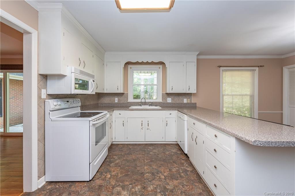522 Briarwood Road Lancaster, SC 29720 - Photo 6 of 29 Gallery Image 6