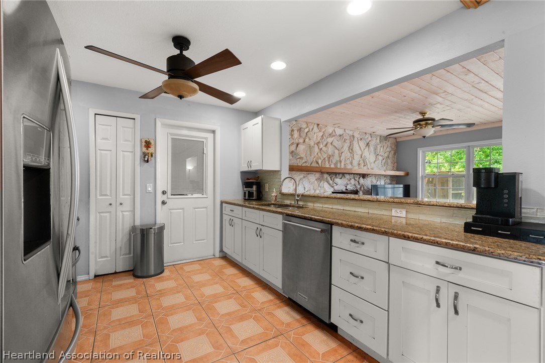 131 Tortoise Road Sebring, FL 33876 - Photo 8 of 35