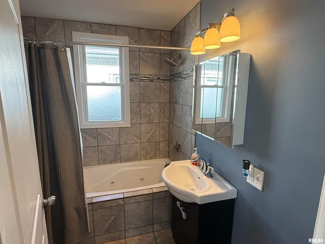 $169,900 | 605 Follis Avenue, Johnston City, IL 62951