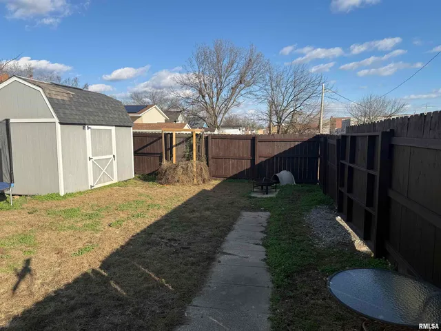 $169,900 | 605 Follis Avenue, Johnston City, IL 62951