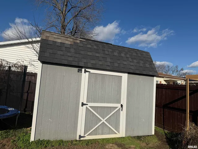 $169,900 | 605 Follis Avenue, Johnston City, IL 62951