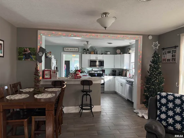 $169,900 | 605 Follis Avenue, Johnston City, IL 62951