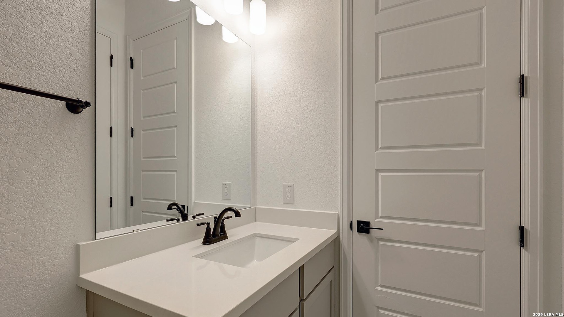 217 Hidalgo Boerne, TX 78006 - Photo 18 of 29