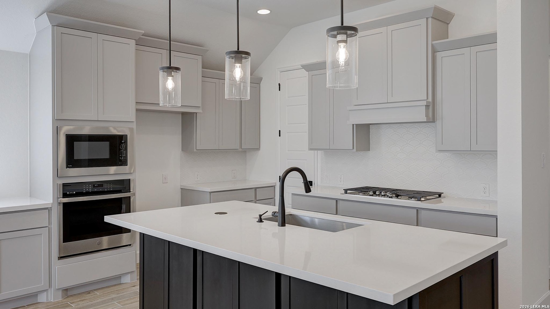 217 Hidalgo Boerne, TX 78006 - Photo 10 of 29