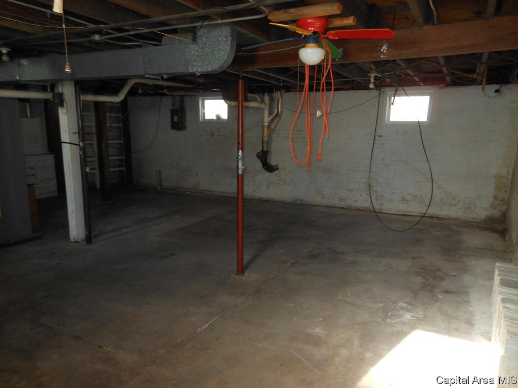 1050 North Summit Avenue Decatur, IL 62522 - Photo 19 of 23