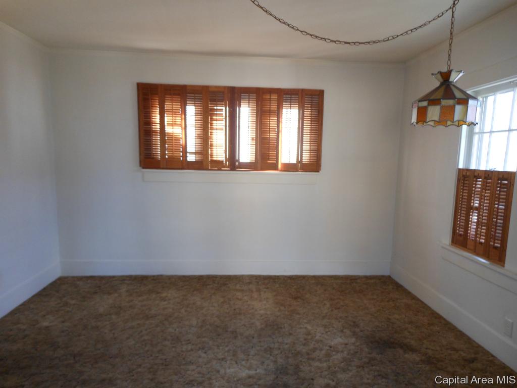 1050 North Summit Avenue Decatur, IL 62522 - Photo 5 of 23