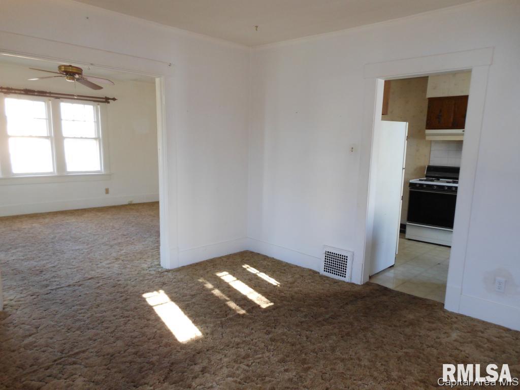 1050 North Summit Avenue Decatur, IL 62522 - Photo 6 of 23