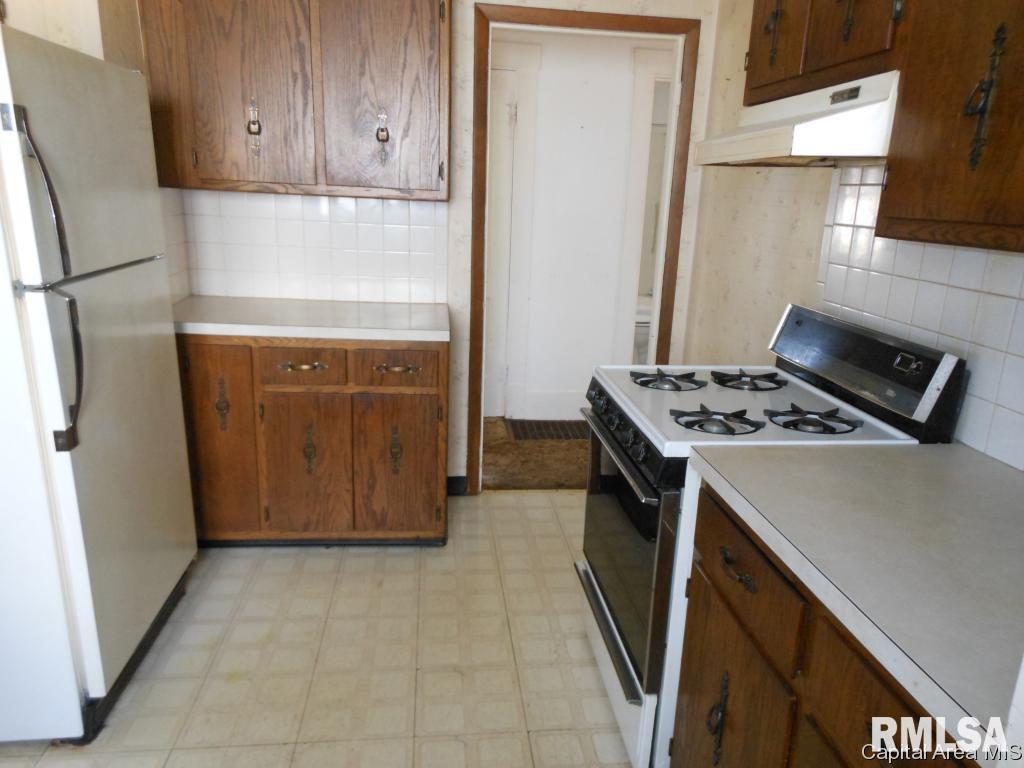 1050 North Summit Avenue Decatur, IL 62522 - Photo 7 of 23