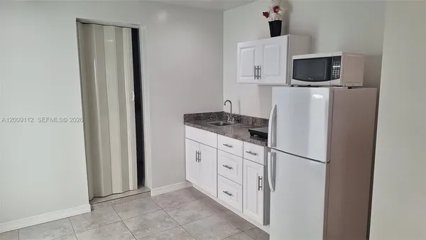 $1,100 | Myrtle Grove, Miami Gardens, FL 33056
