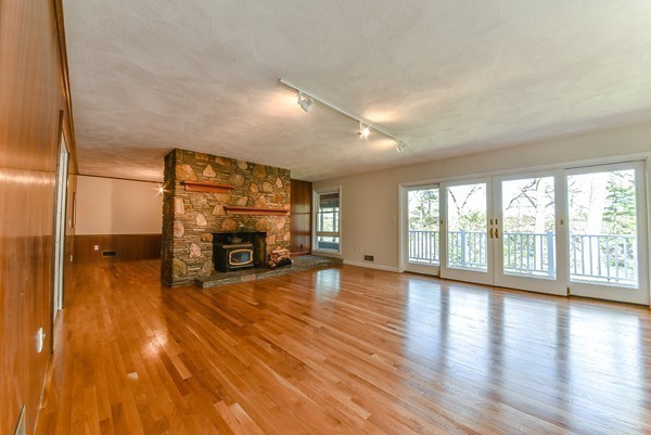 24 Robinhood Road Natick, MA 01760 - Photo 5 of 21 Gallery Image 5