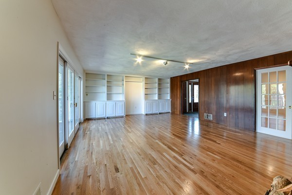 24 Robinhood Road Natick, MA 01760 - Photo 6 of 21 Gallery Image 6
