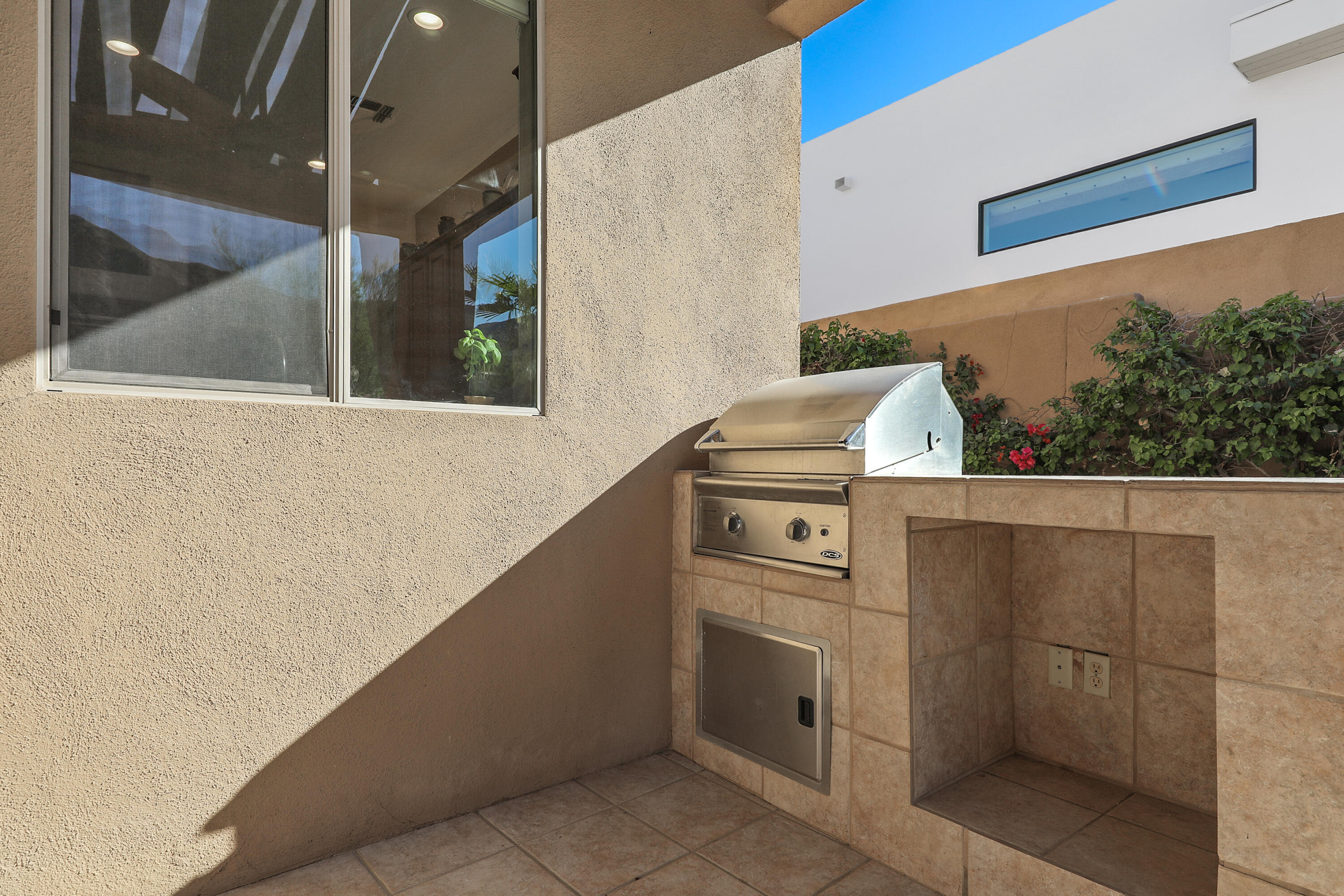 54855 Avenida Madero La Quinta, CA 92253 - Photo 36 of 48 a view of washer and dryer
