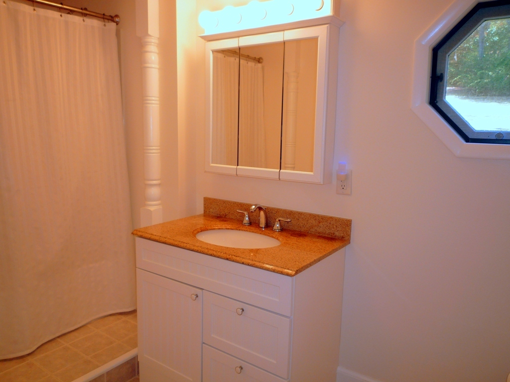 504 North Hoosac Road Williamstown, MA 01267 - Photo 20 of 27 Bath