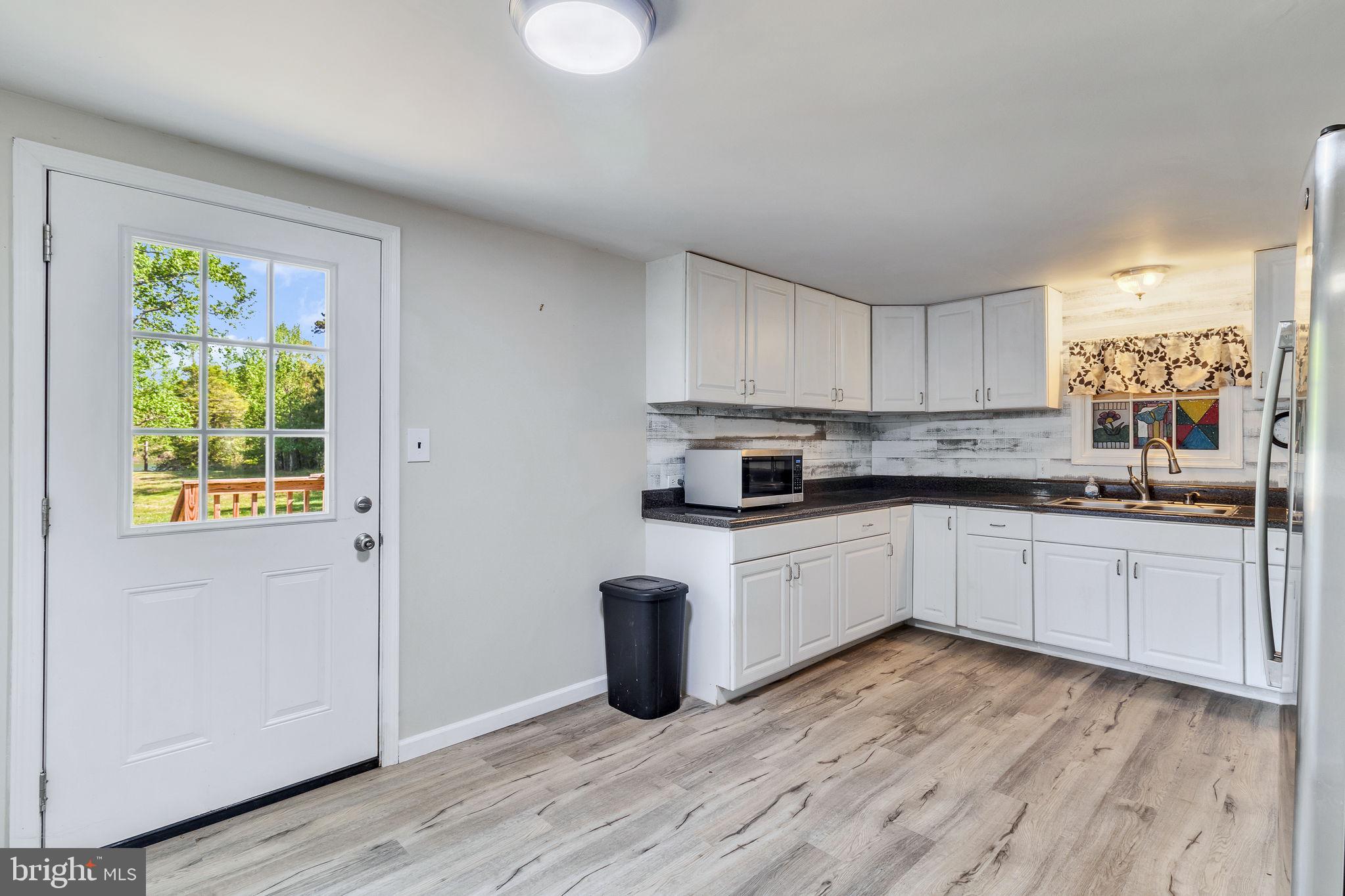 529 Taylors Beach Road Reedville, VA 22539 - Photo 3 of 57 Bright and inviting kitchen space.
