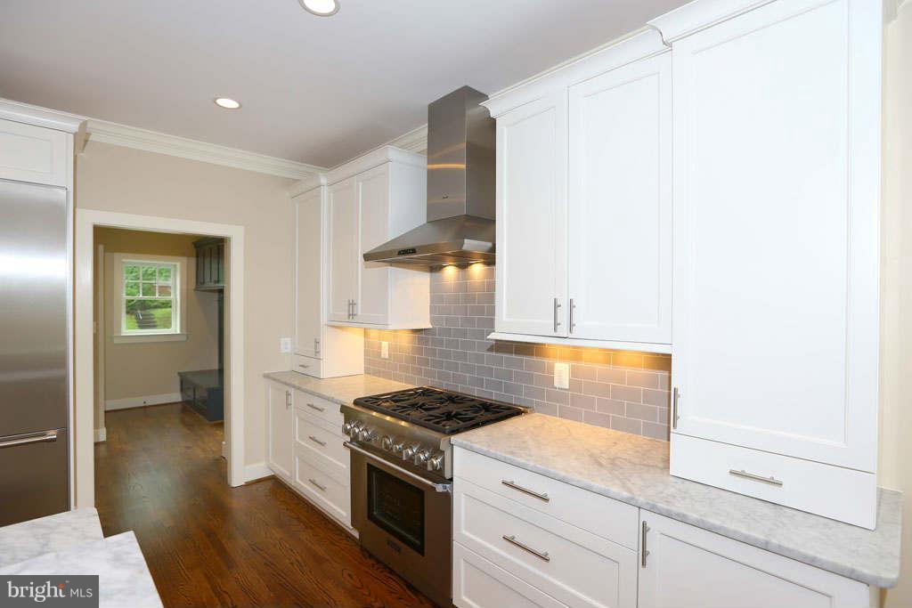 4718 Edgefield Road Bethesda, MD 20814 - Photo 13 of 24 Kitchen