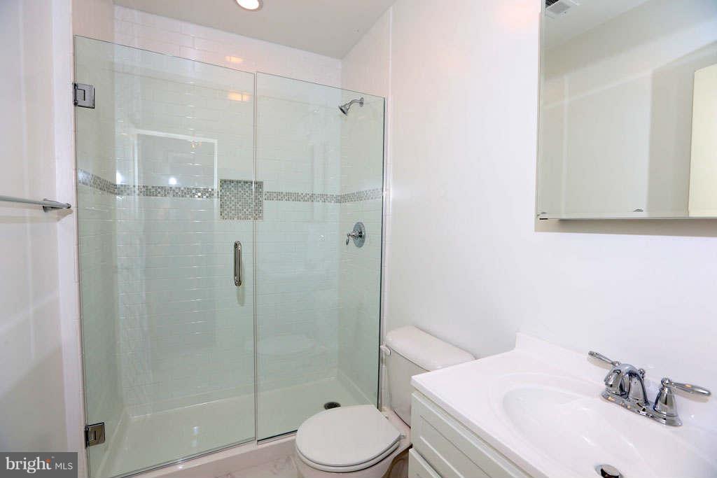4718 Edgefield Road Bethesda, MD 20814 - Photo 22 of 24 Bath
