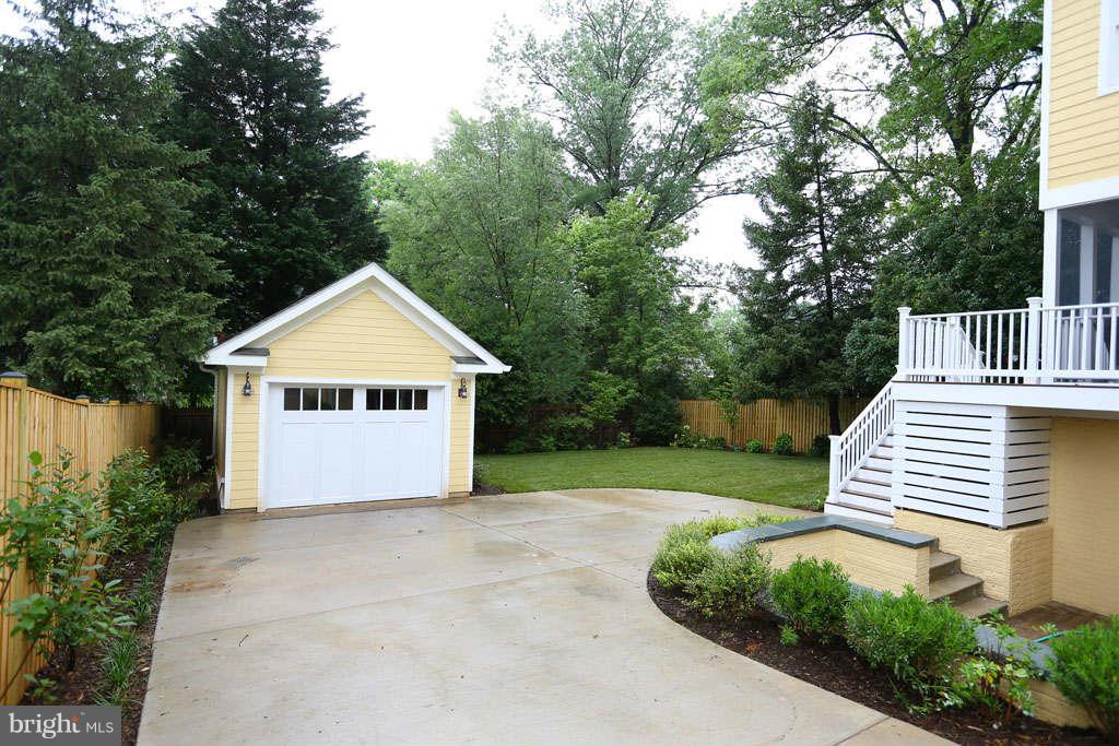 4718 Edgefield Road Bethesda, MD 20814 - Photo 24 of 24 Garage