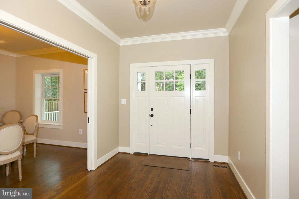 4718 Edgefield Road Bethesda, MD 20814 - Photo 5 of 24 Foyer