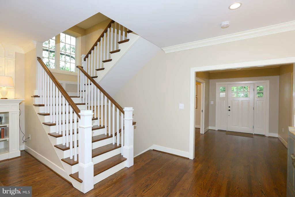 4718 Edgefield Road Bethesda, MD 20814 - Photo 6 of 24 Foyer