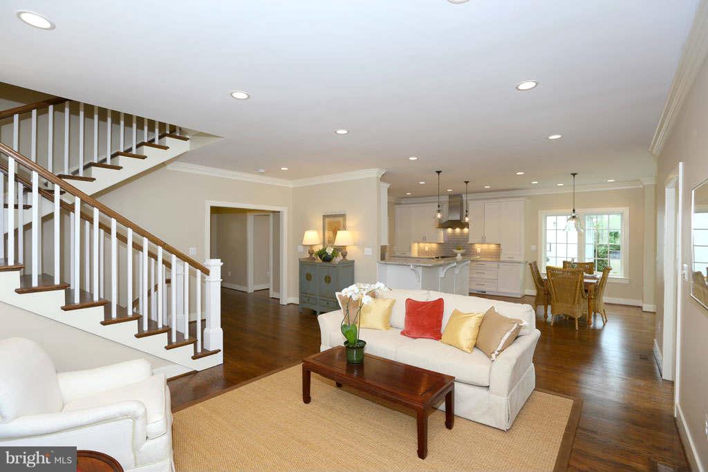 4718 Edgefield Road Bethesda, MD 20814 - Photo 8 of 24 Living Room