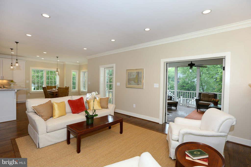 4718 Edgefield Road Bethesda, MD 20814 - Photo 9 of 24 Living Room