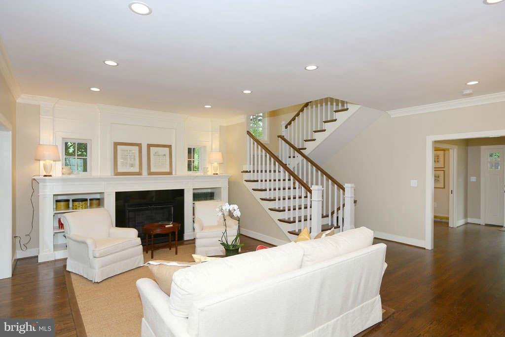 4718 Edgefield Road Bethesda, MD 20814 - Photo 10 of 24 Living Room