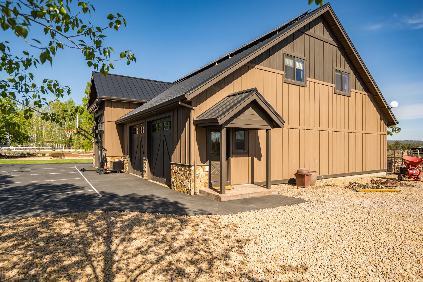 20460 Harper Road Bend, OR 97703 - Photo 70 of 105 Private Entrance to Guest Quarter