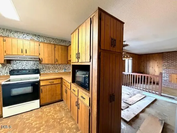 a kitchen that has a refrigerator and a stove