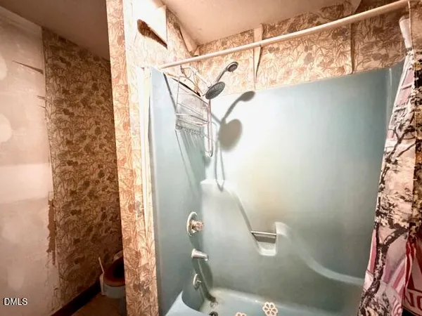 a view of an empty room with a ceiling fan