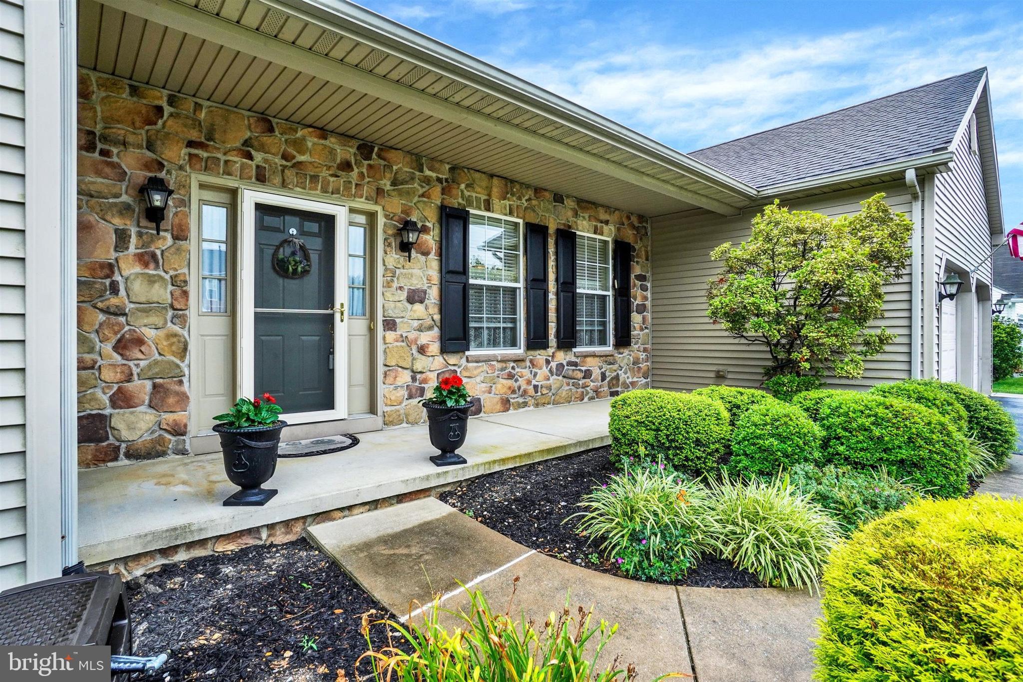 7771 Seneca Ridge Drive York, PA 17403 - Photo 2 of 27 Gallery Image 2