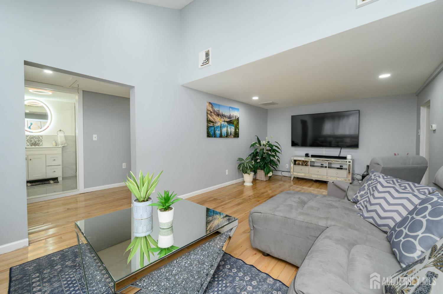 519 Calvert Road North Brunswick, NJ 08902 - Photo 17 of 46