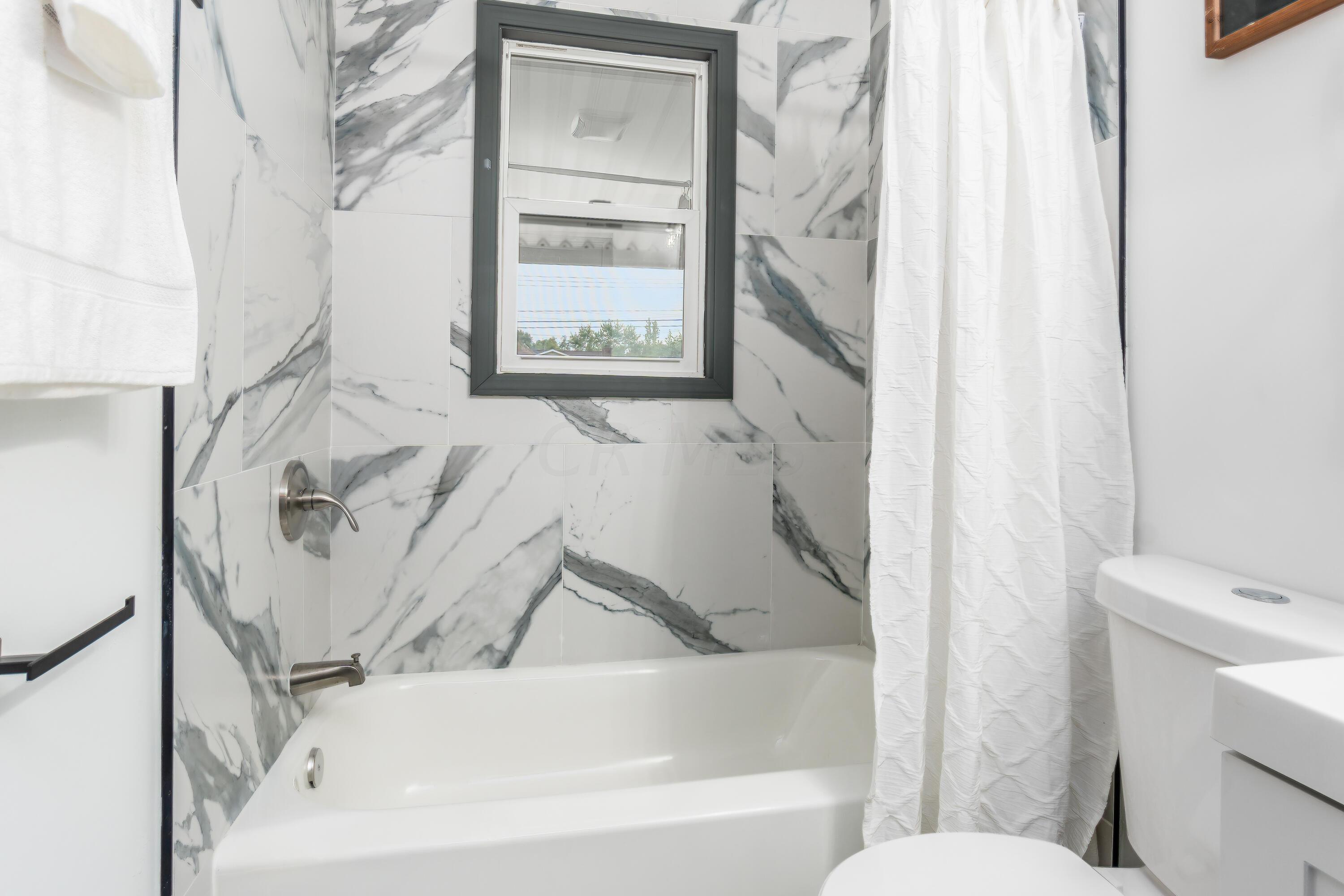 687 Colton Road Columbus, OH 43207 - Photo 24 of 53 1st Floor Custom Tile Shower