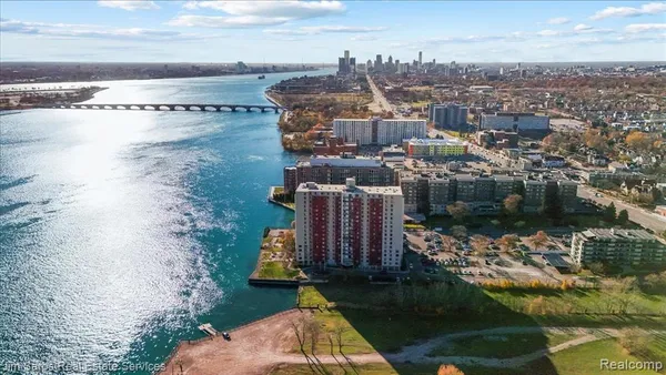 $112,900 | 8200 East Jefferson Avenue, Unit 802, Detroit, MI 48214