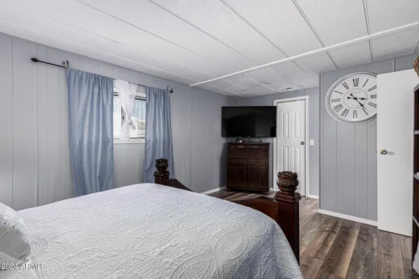 a view of a walk in closet