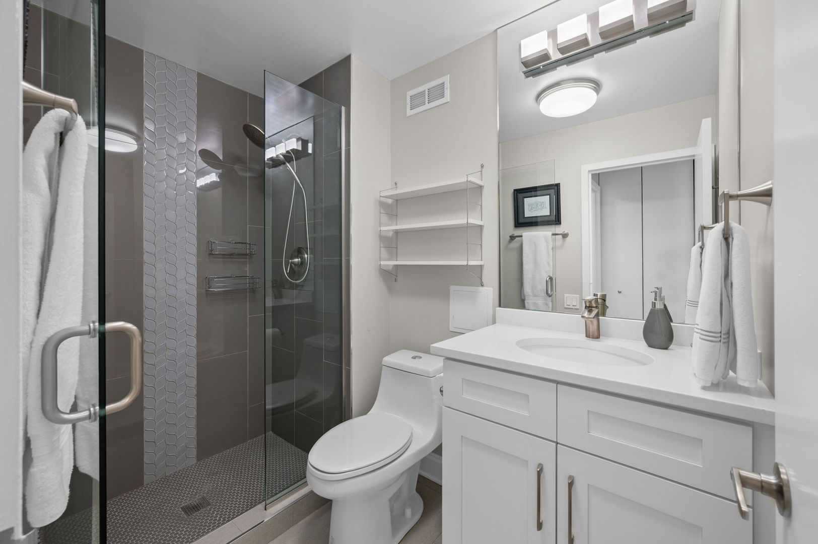 110 East Delaware Place, Unit 1001 Chicago, IL 60611 - Photo 13 of 13