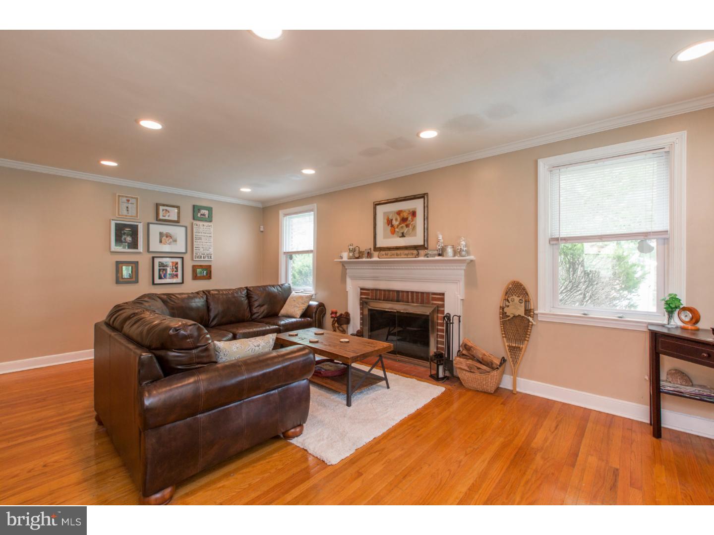 7629 Brookfield Road Cheltenham, PA 19012 - Photo 4 of 25 Living Room