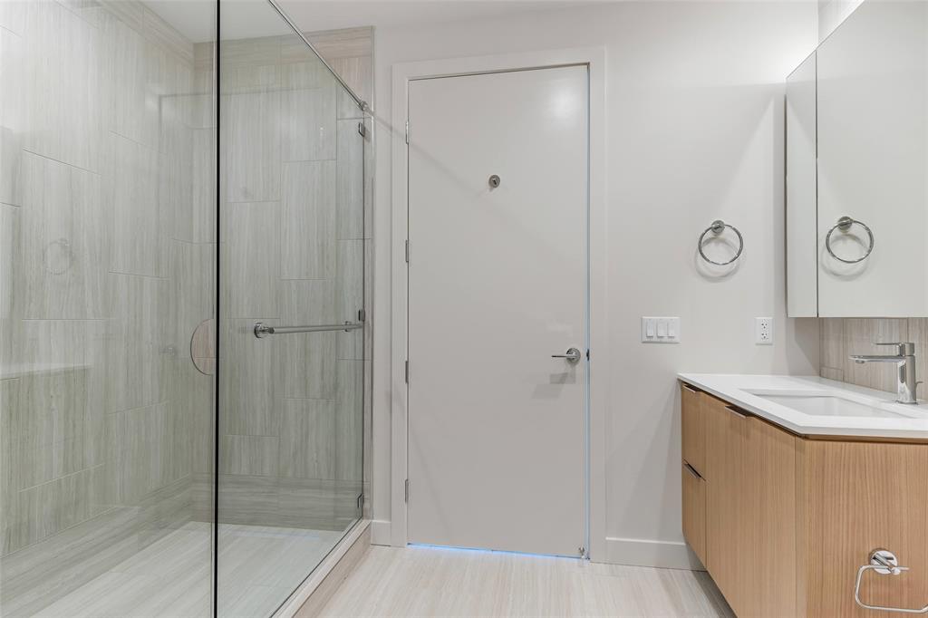 44 East Avenue, Unit 3109 Austin, TX 78701 - Photo 15 of 37 Full bath with vanity and a tile shower