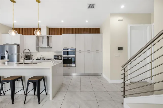 $1,075,000 | 8156 Northwest 43rd Street, Doral, FL 33166