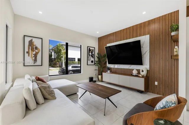 $1,075,000 | 8156 Northwest 43rd Street, Doral, FL 33166